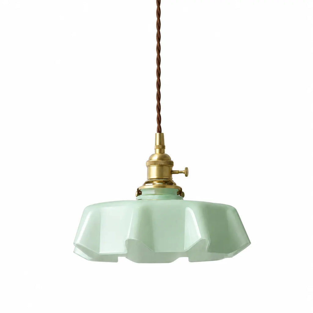 Abat-jour en verre opalin vert menthe forme fleur pour suspension, monture laiton doré et câble torsadé, style vintage délicat